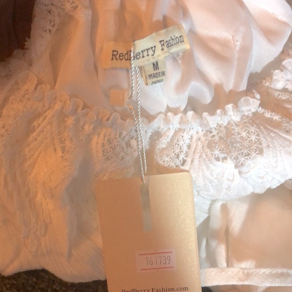 โซ๏ธ NEW WHITE LACE OFFSHOULDER ROMPERโ - Picture 2 of 6